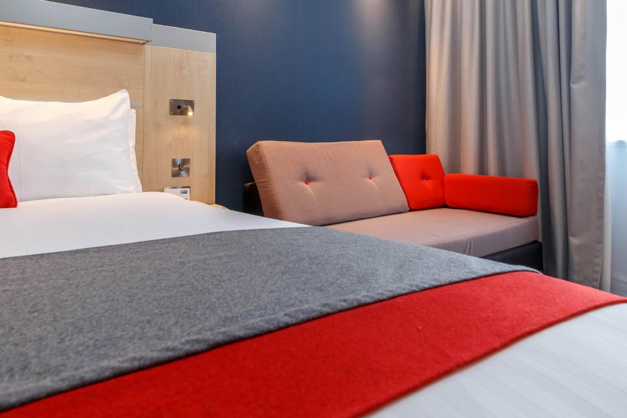 Holiday Inn Express Walsall M6, J10 By Ihg Exterior photo