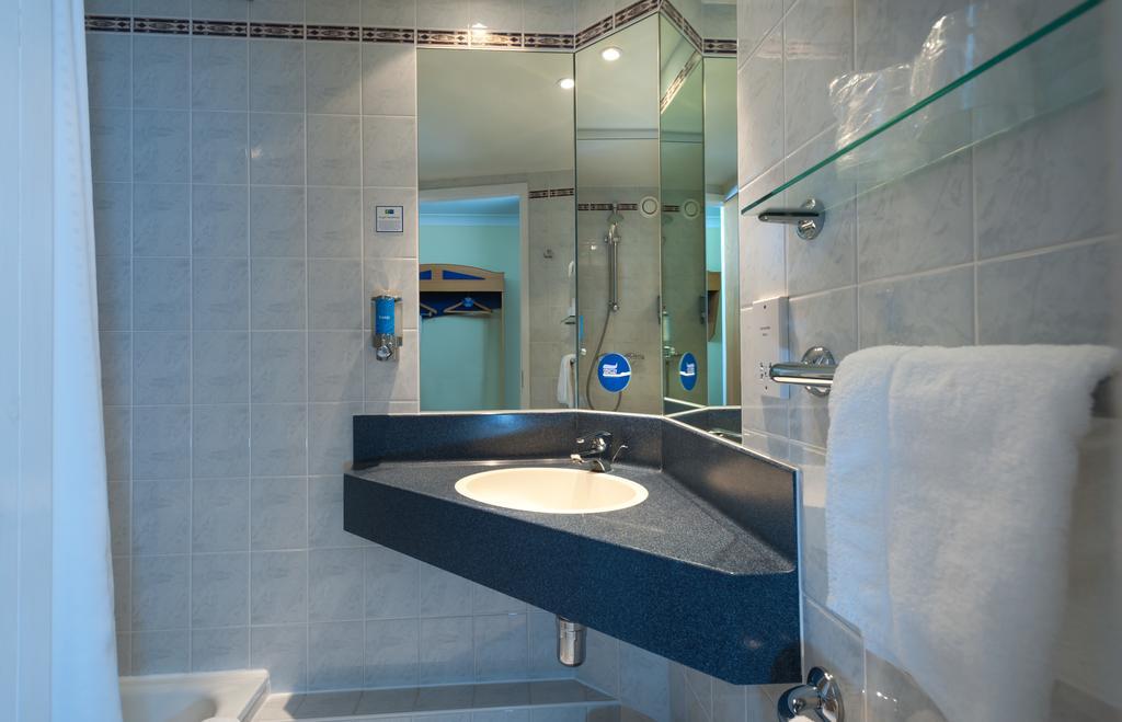 Holiday Inn Express Walsall M6, J10 By Ihg Exterior photo
