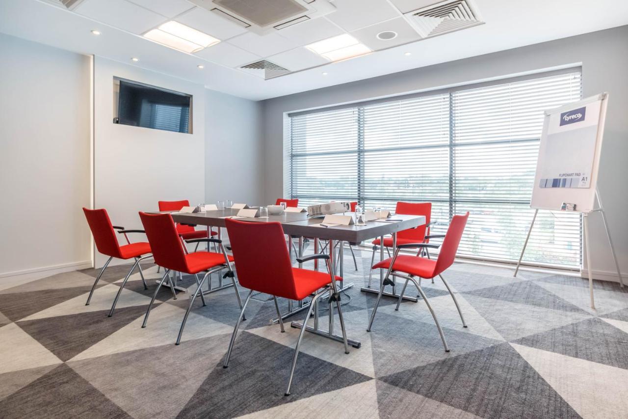 Holiday Inn Express Walsall M6, J10 By Ihg Exterior photo